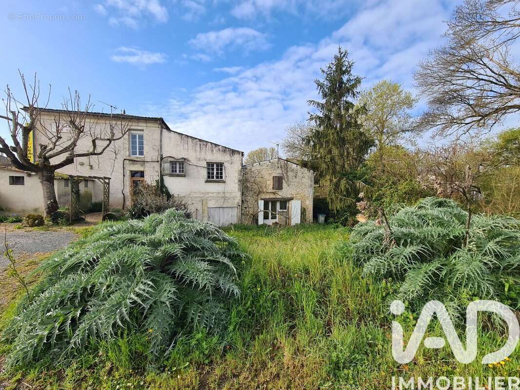 Photo 3 - Maison à SAINT-HILAIRE-DE-VILLEFRANCHE