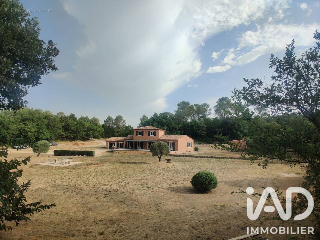 Photo 1 - Maison à TOURVES