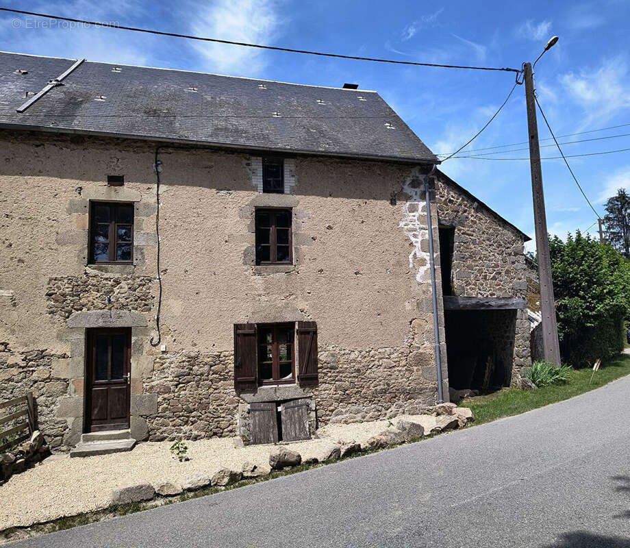 Maison à SAINT-ETIENNE-DE-FURSAC