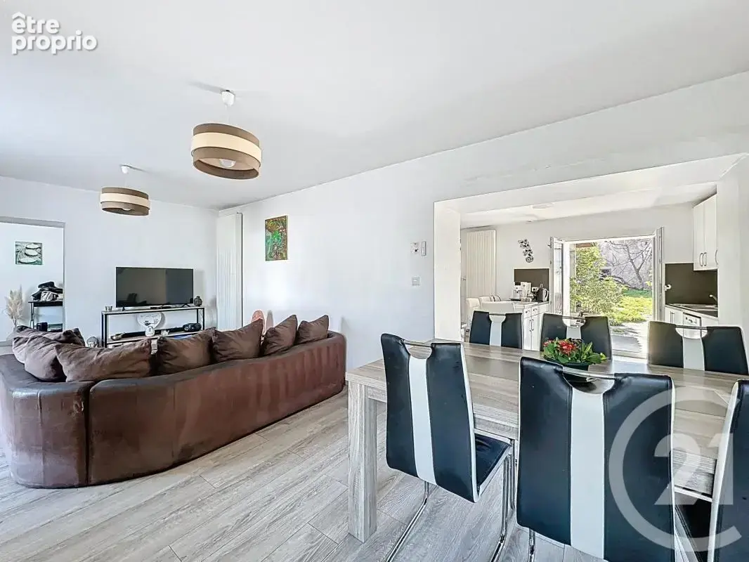 Maison 157 m² à Decines-Charpieu  - photo 6