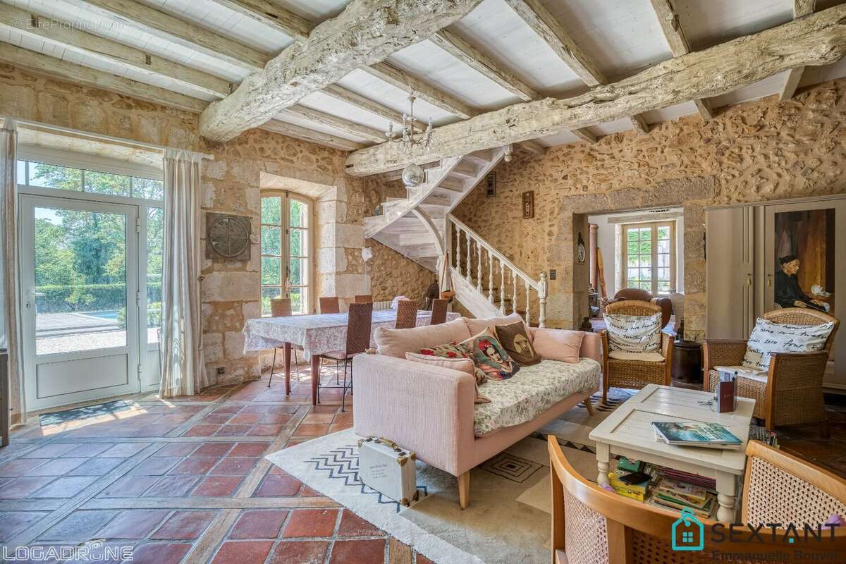 Maison à QUEYSSAC