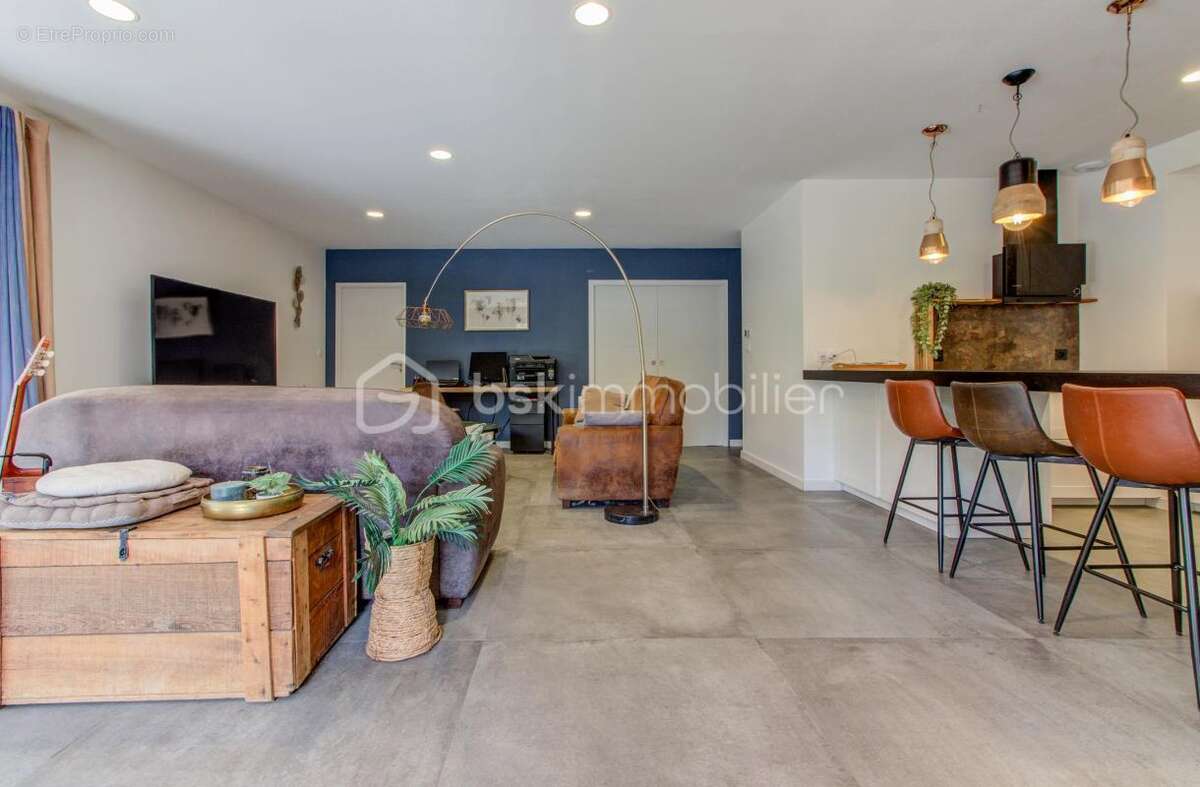 Maison à MONTELIMAR