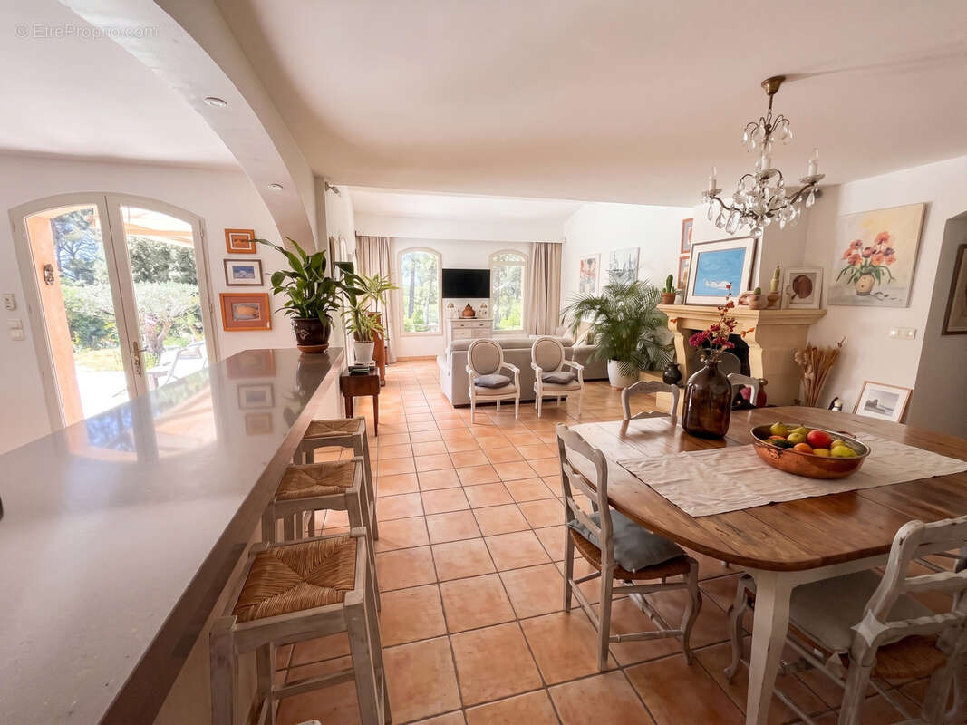 Splendide propriété de 252 m2 -Piscine- à Bouc-Bel-Air - photo 6