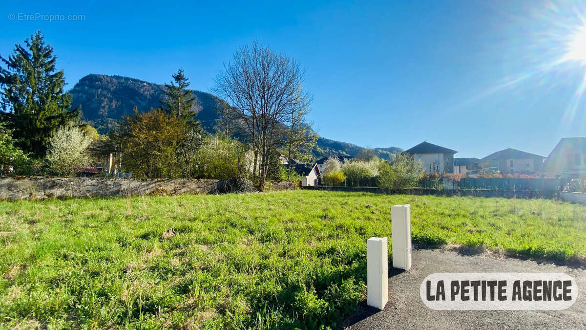 Terrain à SAINT-LAURENT-DU-PONT