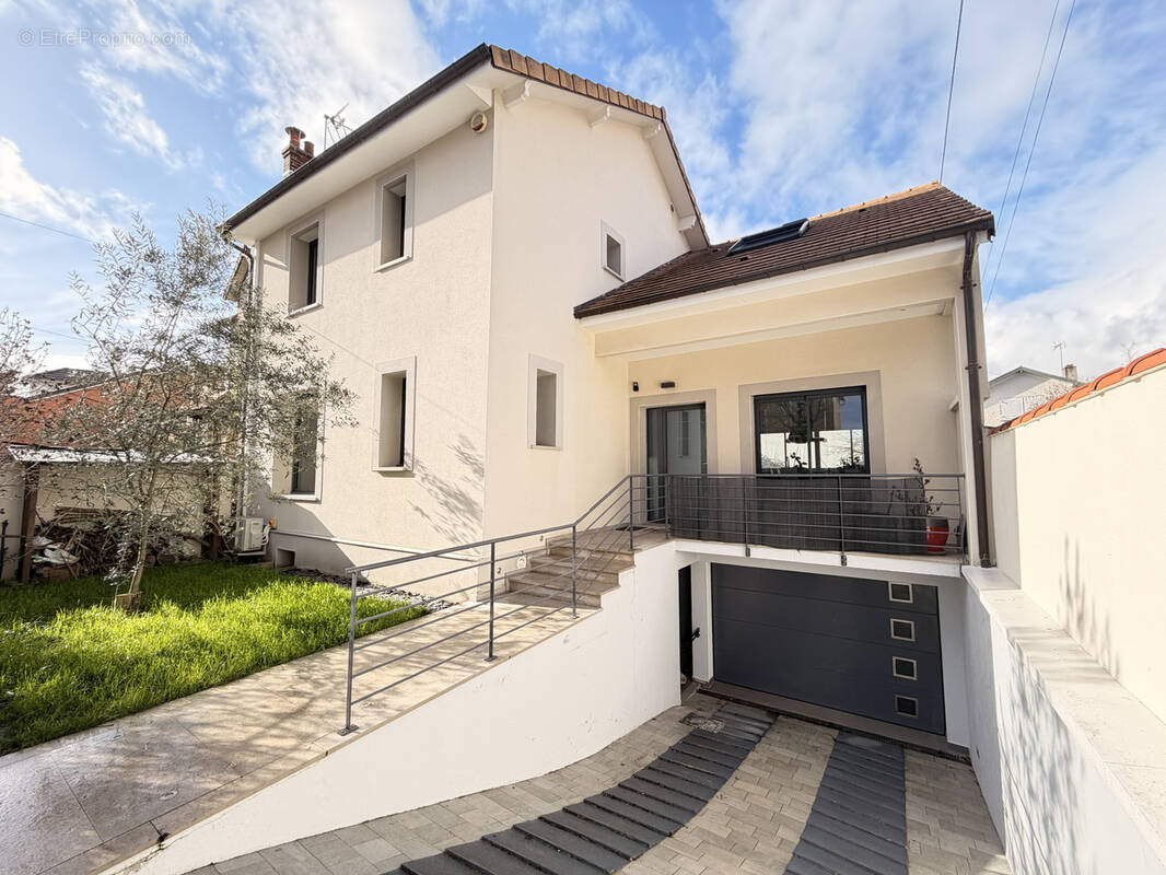 Maison à SAINT-MAUR-DES-FOSSES