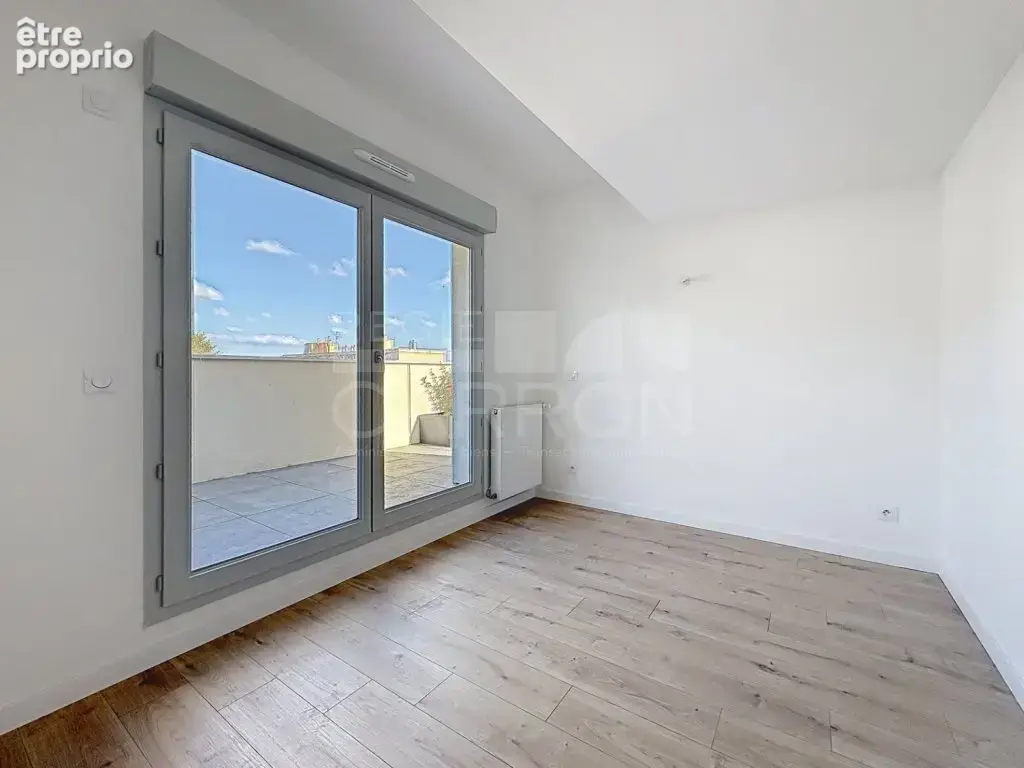 Crepieux centre village t4 78m² + terrasse 110m² 2 stationnements 440000€ - photo 8