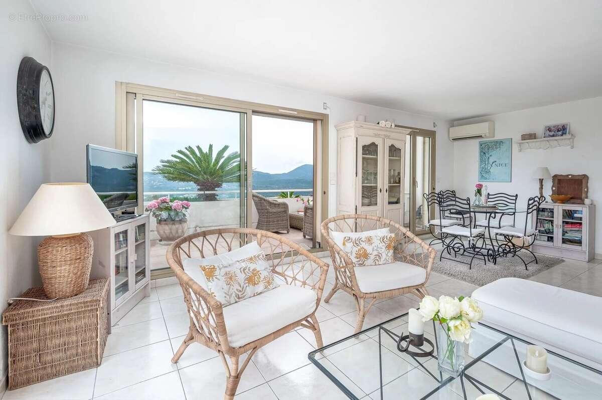 EXCLUSIVITÉ - Mandelieu - Grand Duc - Appartement au dernier étage avec terrasse d'angle de 41m² et vue panoramique - photo 4