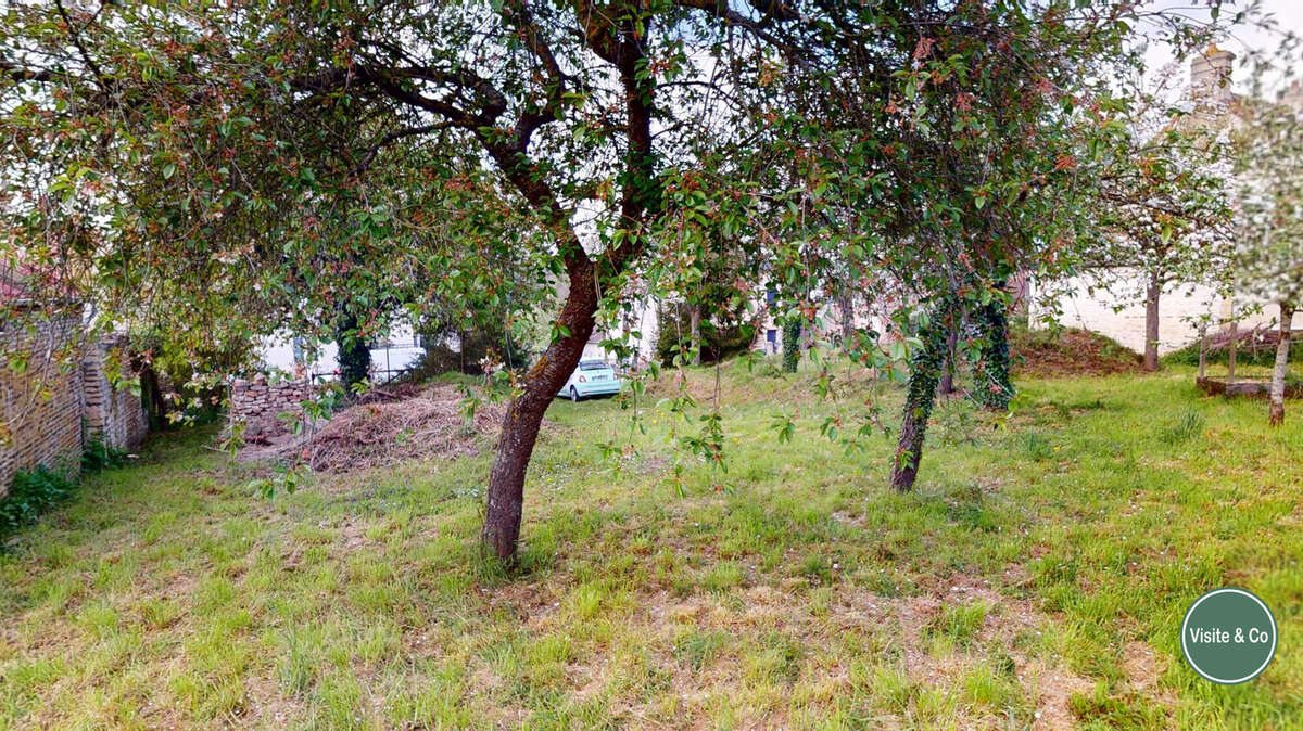 Terrain à OUILLY-LE-TESSON