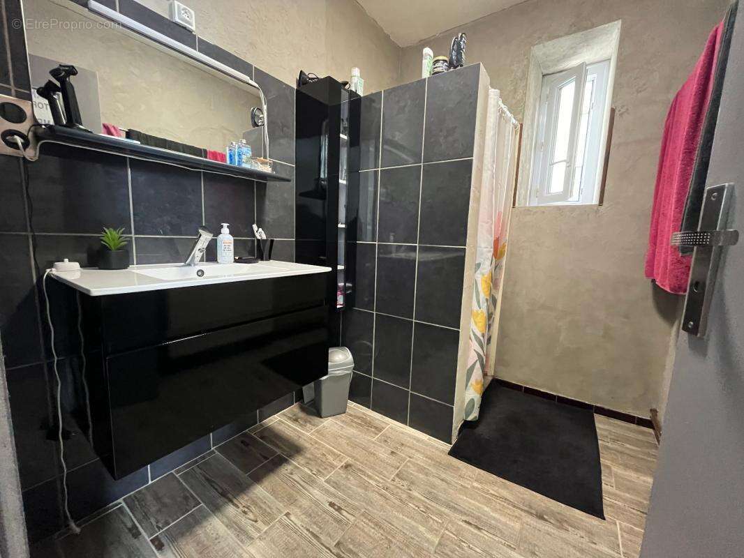 Lucon quartier marche couvert et piscine maison de caractere bourree de charme avec annexes et patio - photo 13