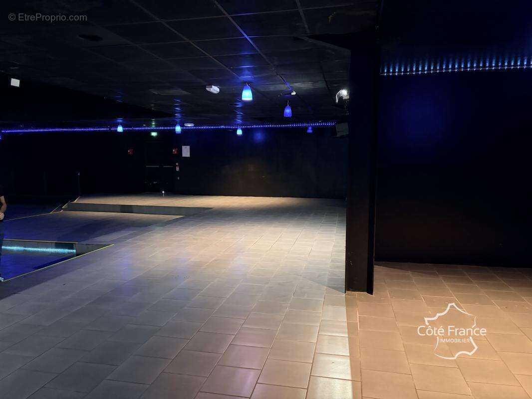 À vendre  WASSIGNY  02630   Local commercial de 370 m2 sur t - photo 4