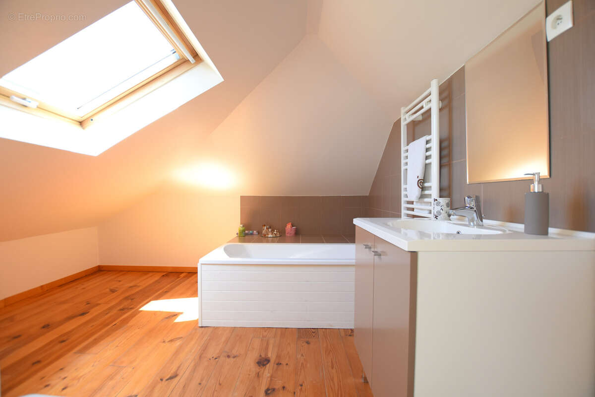 Maison à LES ESSARTS-LE-ROI