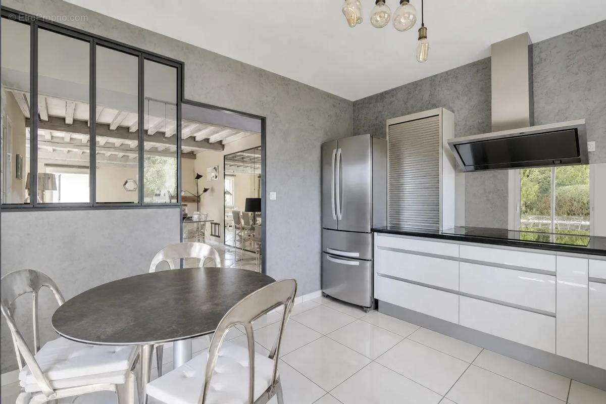 Charmante maison avec piscine à Saint-Laurent-de-Mure - photo 7