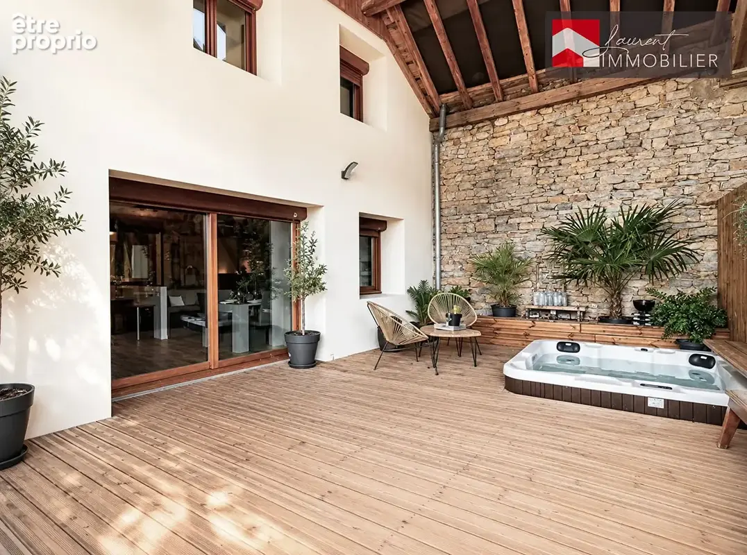 Appartement en Duplex, 3 Chambres + Terrasse abritée et Double Garage - photo 1