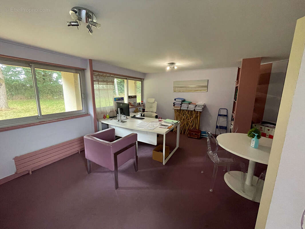 Commerce à SAINT-MARTIN-DES-CHAMPS