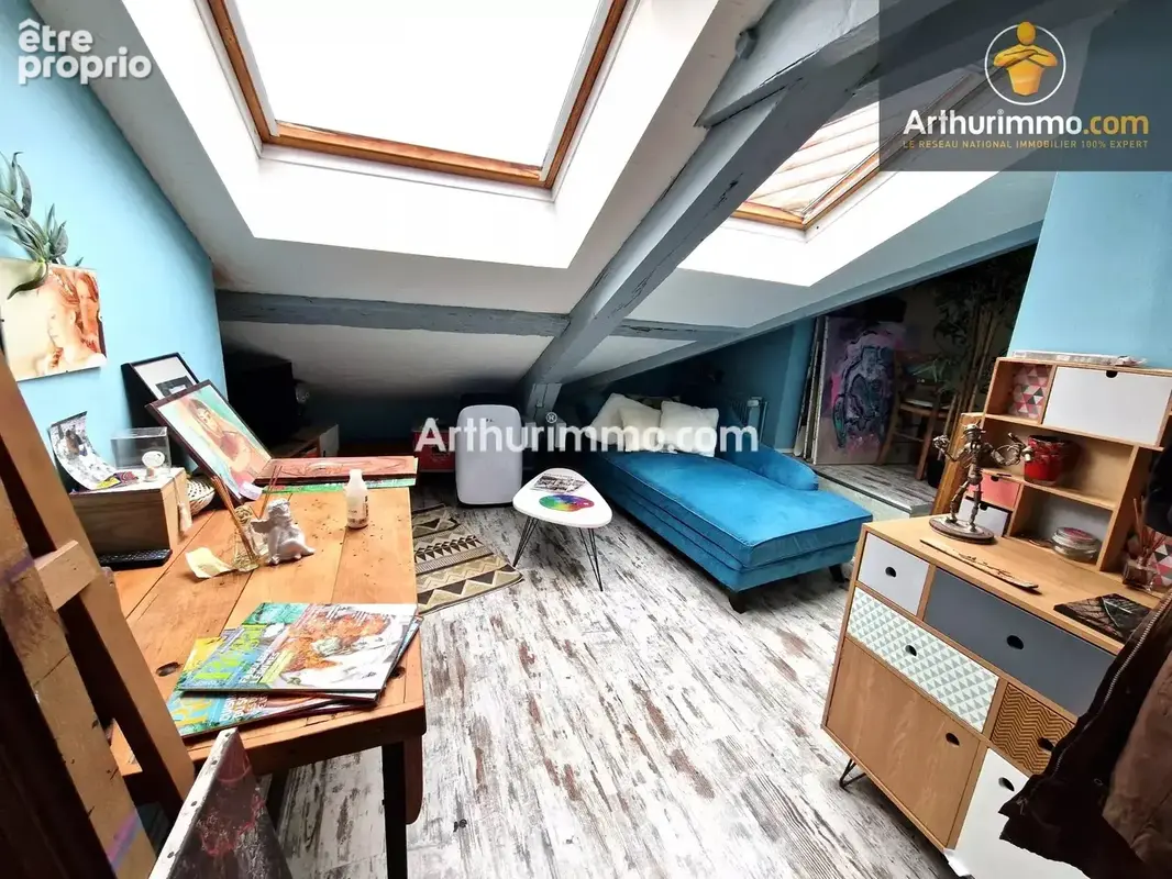 LONS-LE-SAUNIER (39 JURA), à vendre appartement sous combles centre-ville, 2 chambres, 65 m² au sol, très lumineux. - photo 5