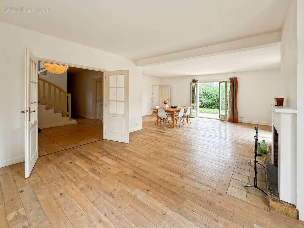 Élégante propriété familiale de 192 m² avec 6 chambres au cœur de Tutégny - photo 5