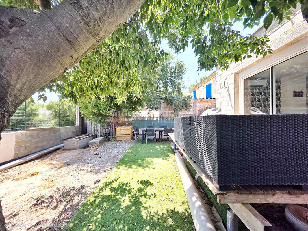 Maison de plain-pied rénovée,  80 m² , Miramas (13140) - photo 7