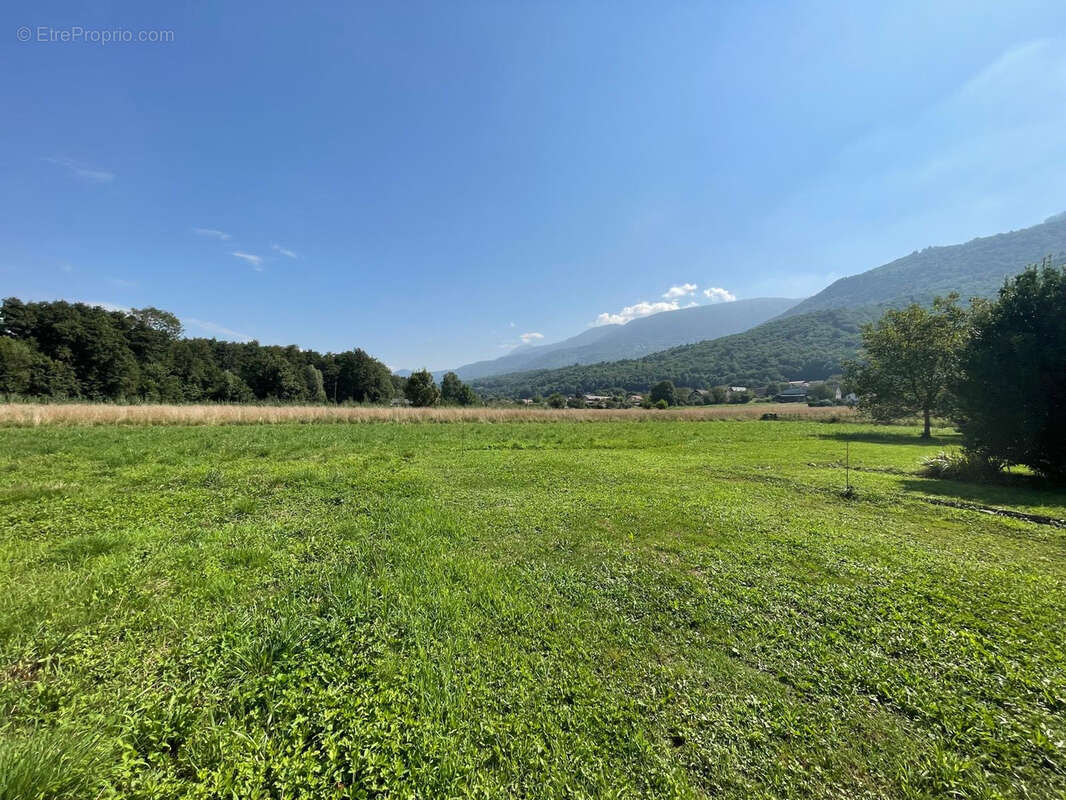 Terrain à VAULNAVEYS-LE-BAS