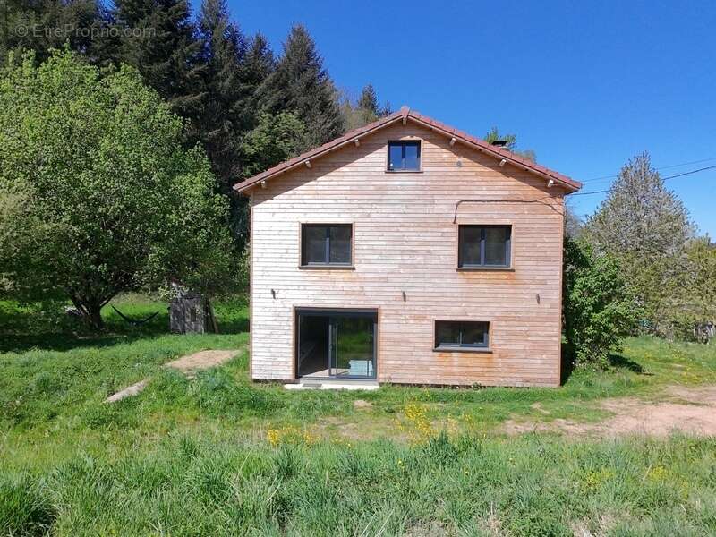 Maison à POULE-LES-ECHARMEAUX