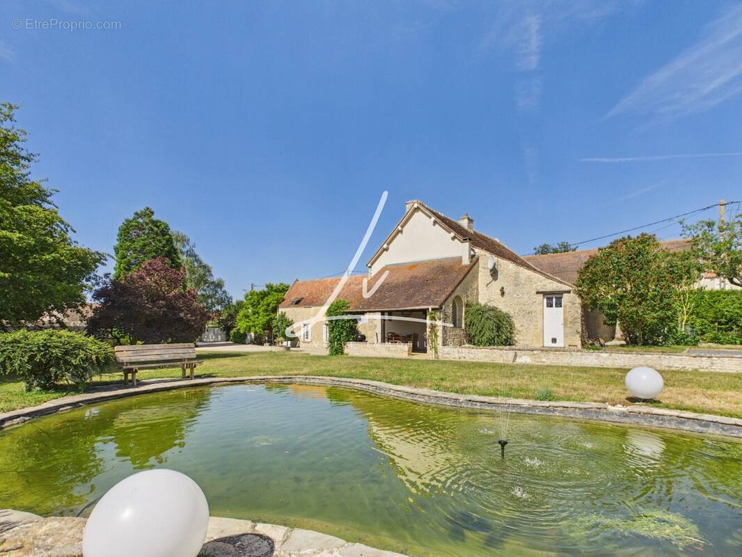Maison à MEZIDON-CANON