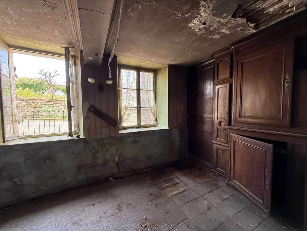 Charmante petite ferme-château entièrement à rénover - photo 25