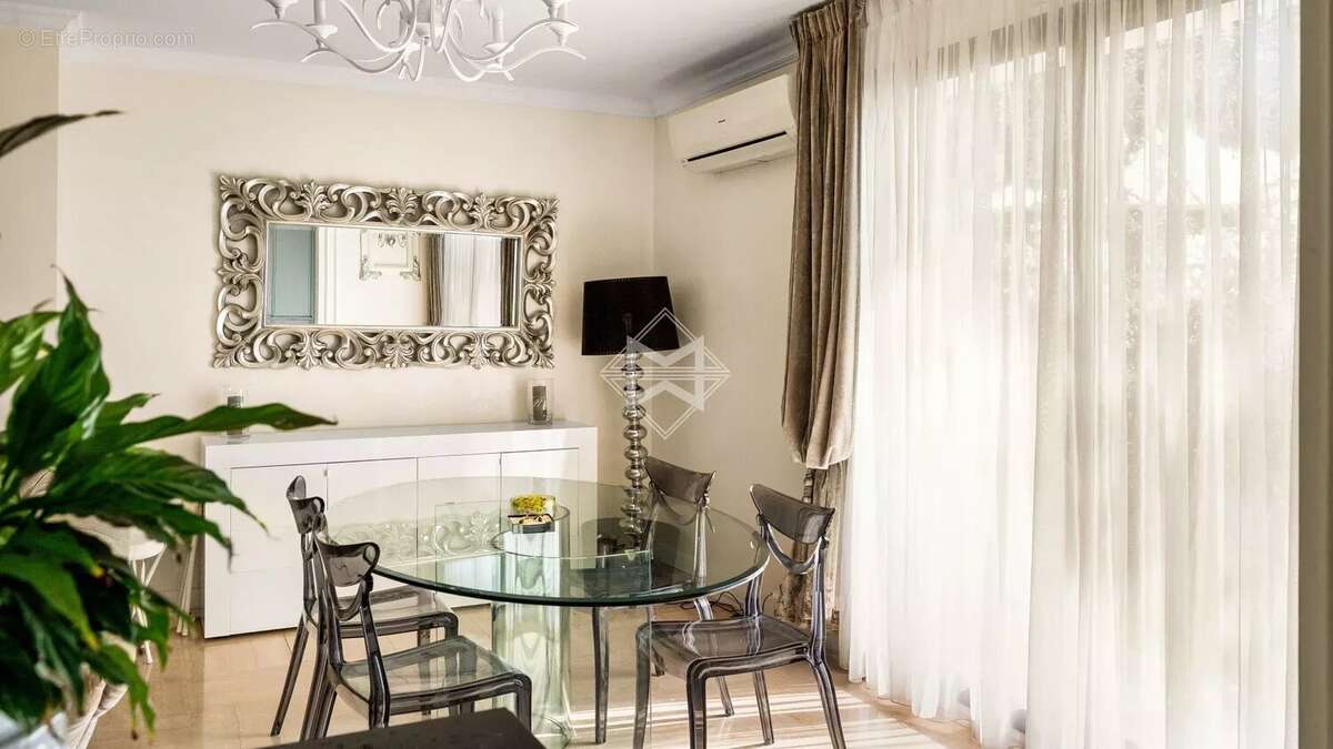 Maison à VILLENEUVE-LOUBET