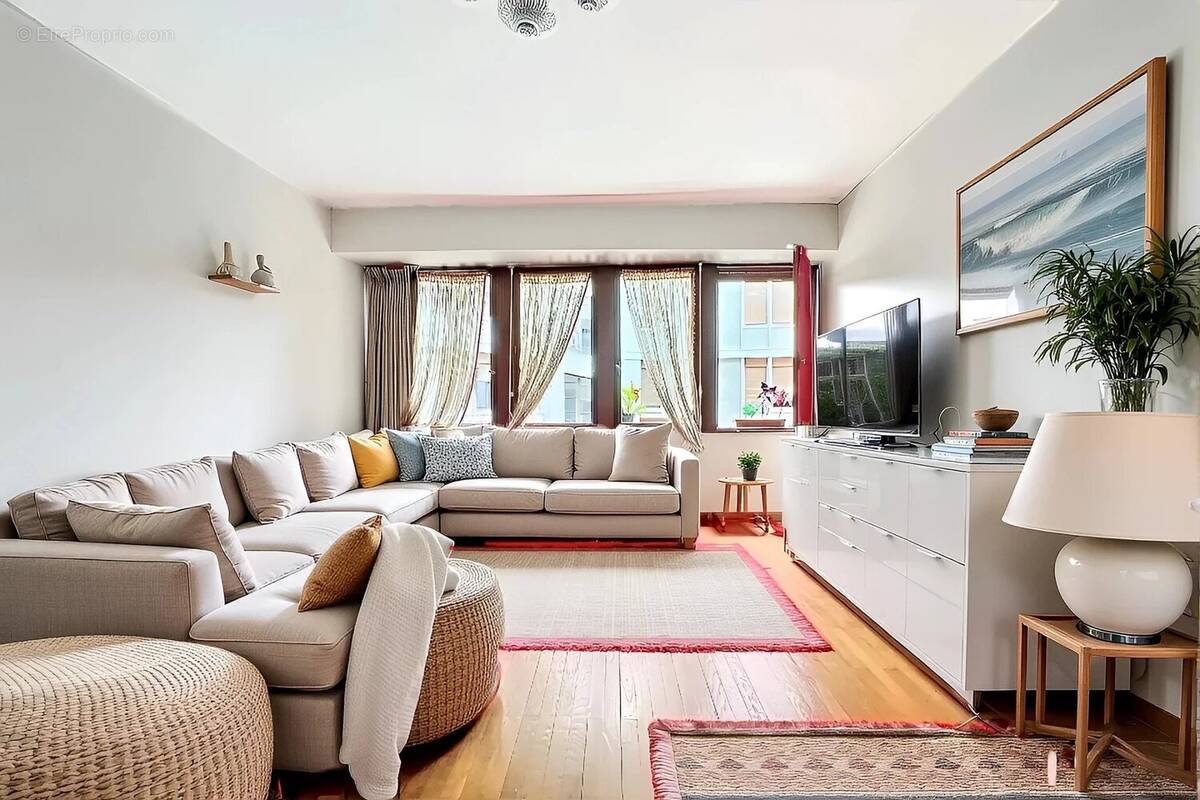 Appartement à MARSEILLE-1E