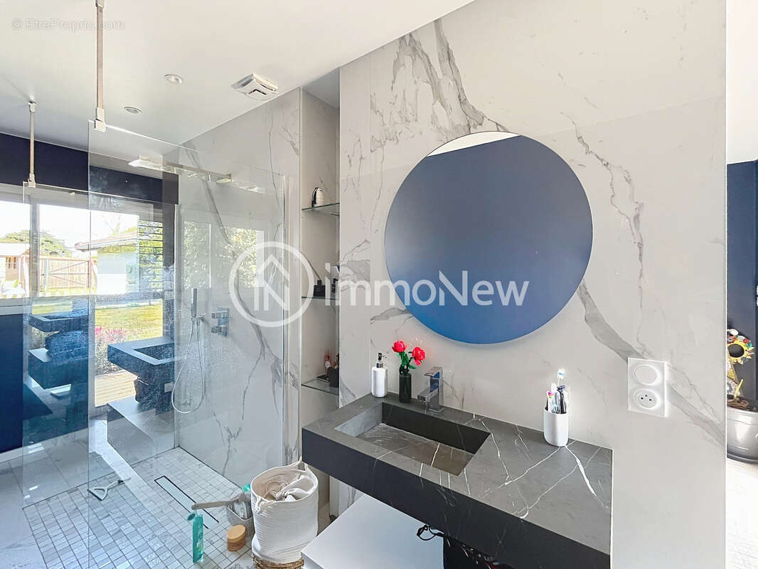 Une maison entièrement rénovée sur un terrain de quasiment 1000m2 - photo 16