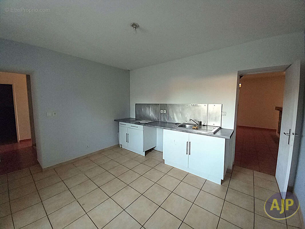 Maison à SAINT-GERMAIN-D&#039;ESTEUIL