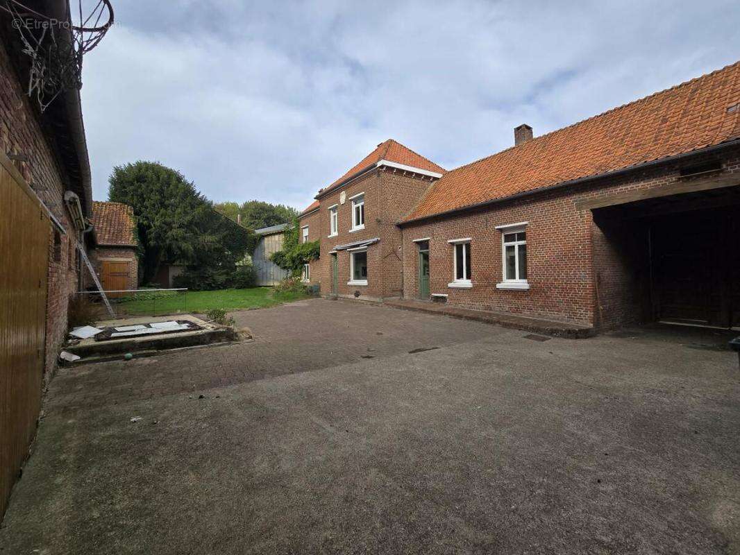 Maison 194 m² à Croix-En-Ternois  - photo 2