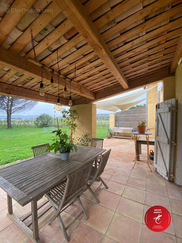 Terrasse pièce à vivre - Maison à RAMATUELLE