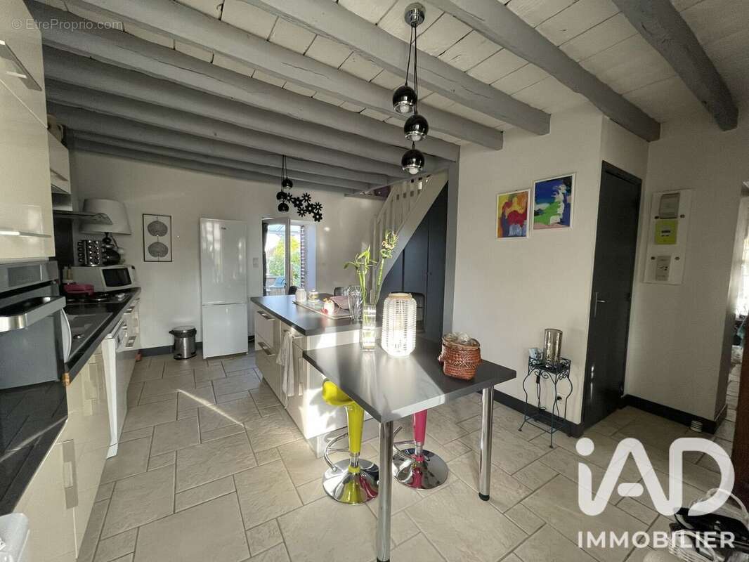 Maison 86 m² à La Chapelle-Saint-Ursin  - photo 2
