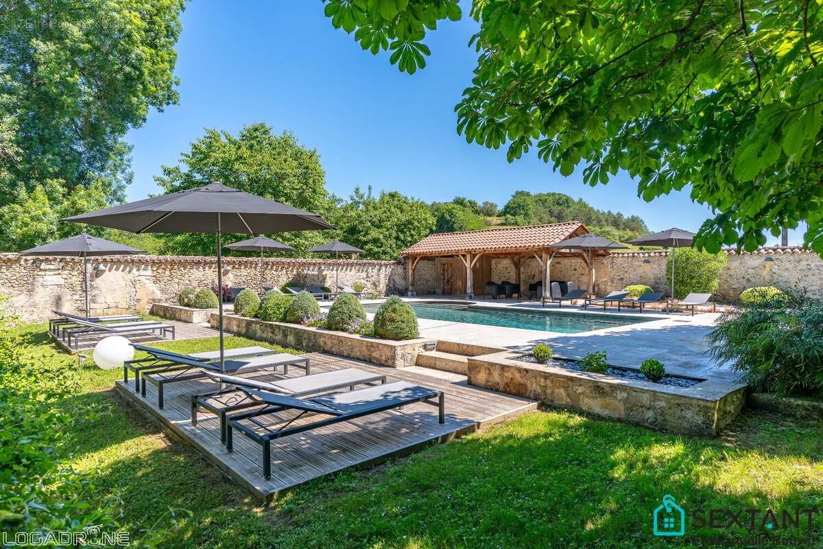 A 15 min de Bergerac, superbe propriété en pierre rénovée sur plus de 3 HA, 4 habitations, grange, superbe espace piscine - photo 5