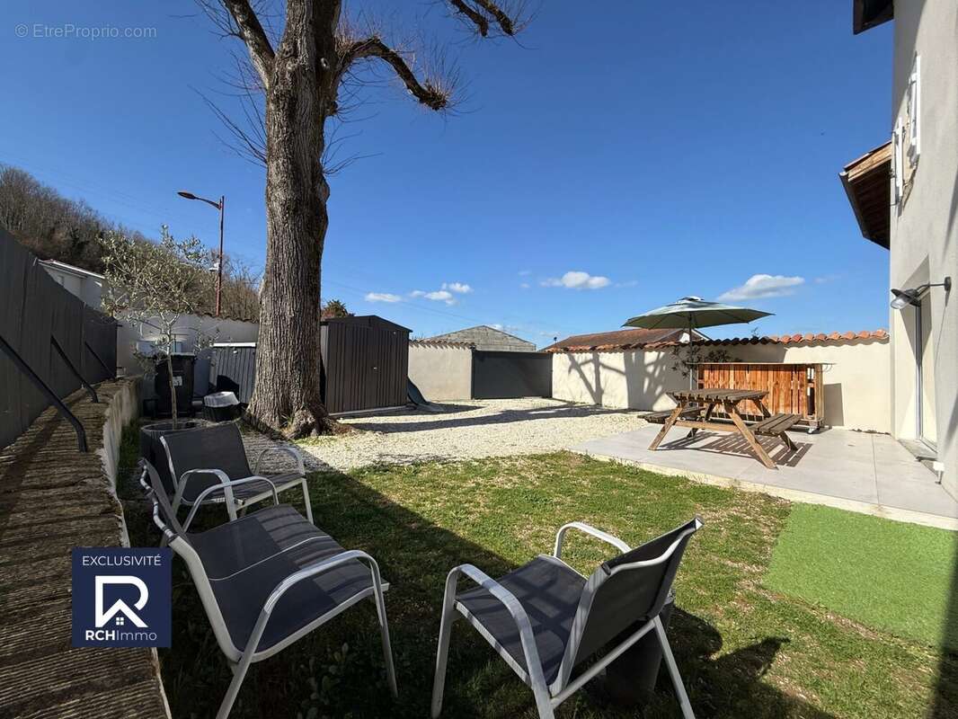 Maison à EYZIN-PINET