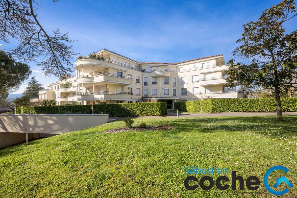 Appartement à CHARBONNIERES-LES-BAINS