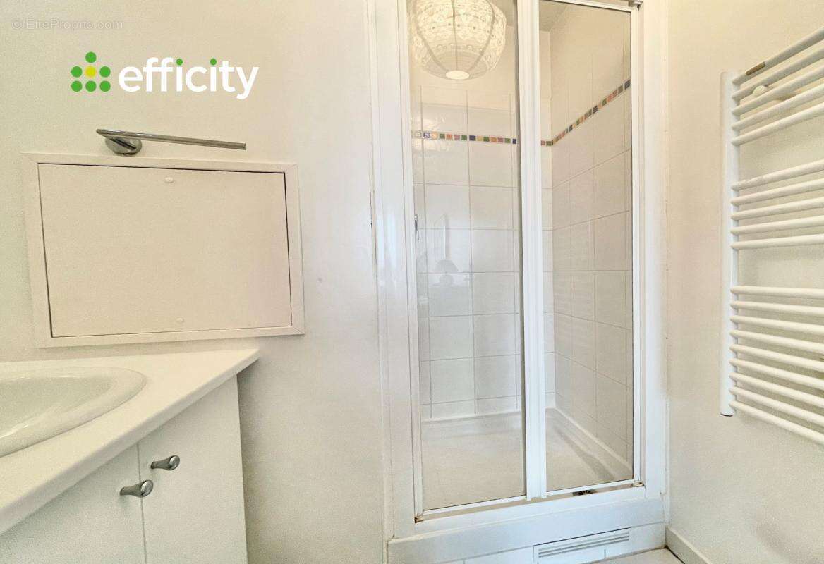 Appartement à SAULX-LES-CHARTREUX