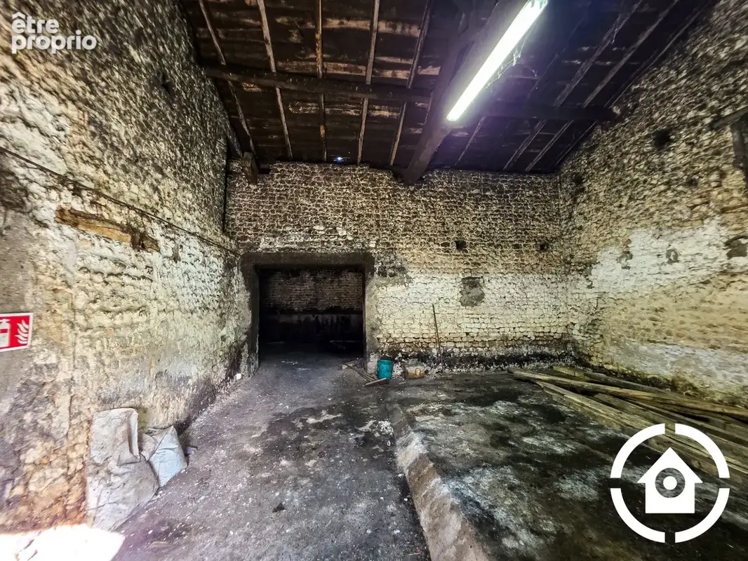 Commerce 360 m² à vendre à Angeac-Champagne (16130) - photo 6