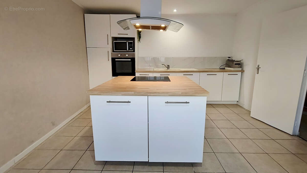 Maison à SAINT-MARTIN-LACAUSSADE