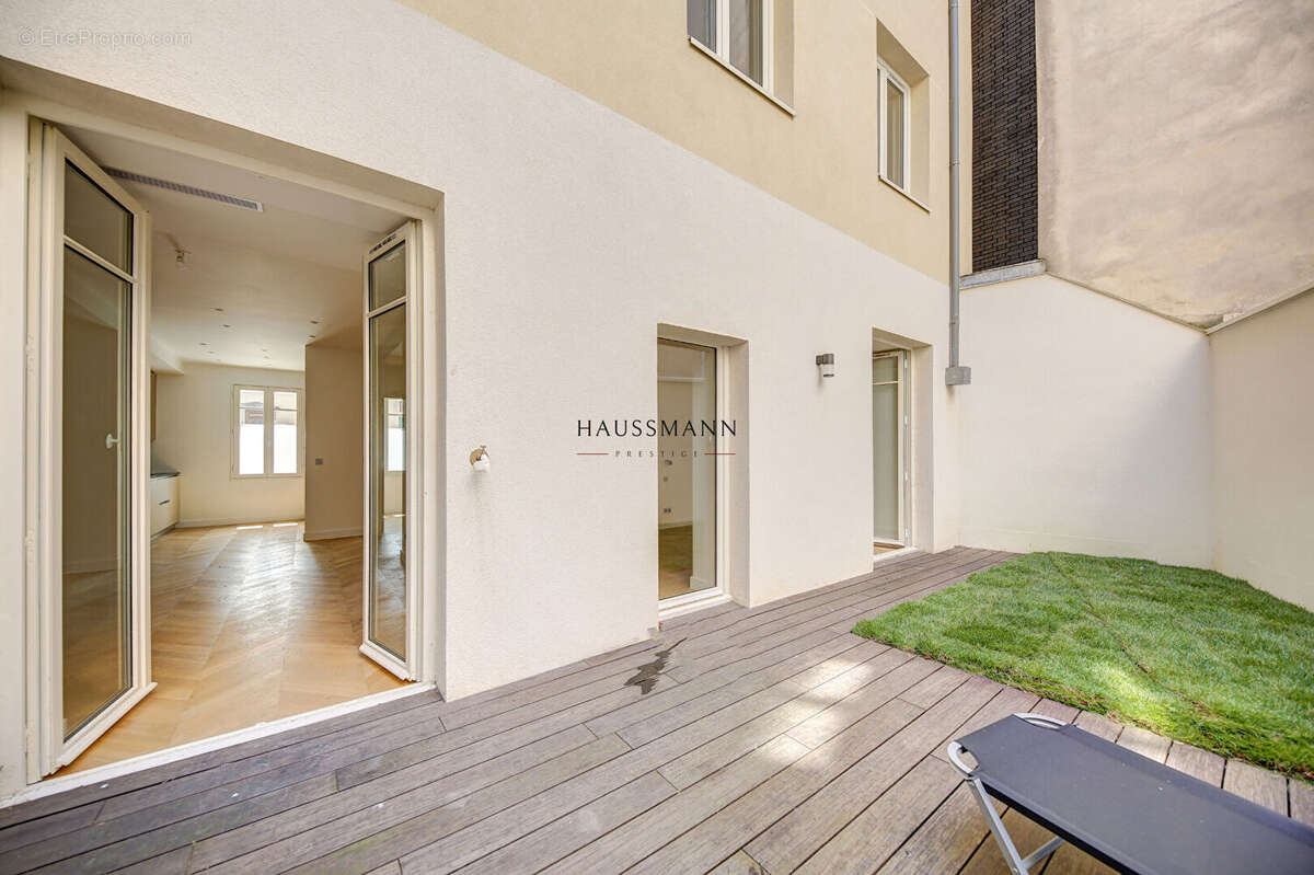 Appartement à NEUILLY-SUR-SEINE