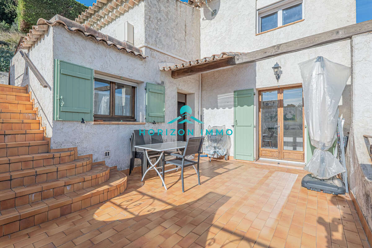 Maison à SAINT-LAURENT-DU-VAR