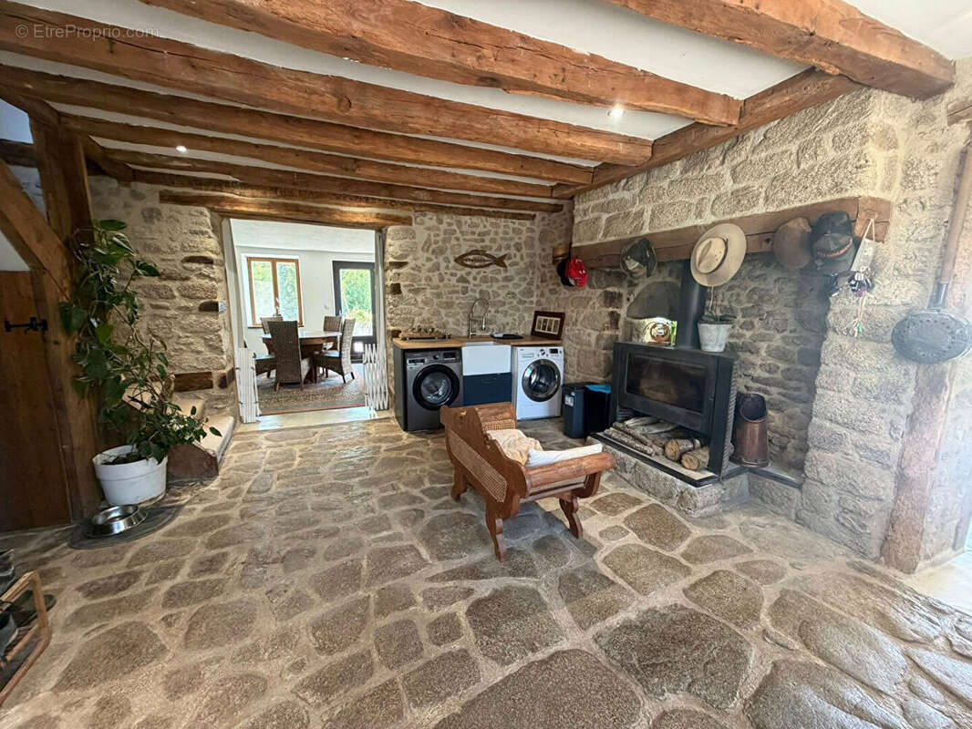Maison à CEYROUX