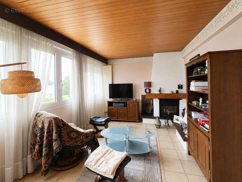 Chenôve - Maison 4 chambres avec garage et vue dégagée - photo 7