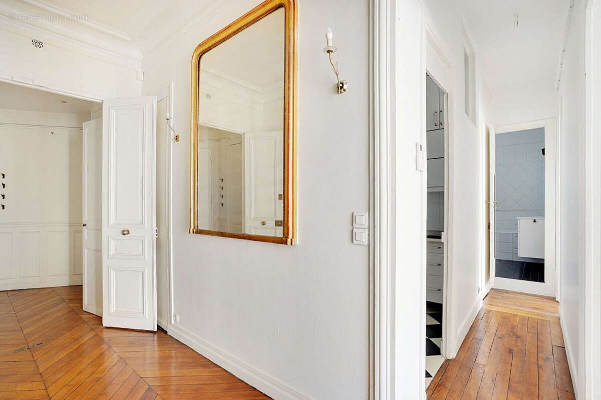 Paris 6e arrondissement - Quartier Saint-Sulpice - Appartement 71 m² - photo 3