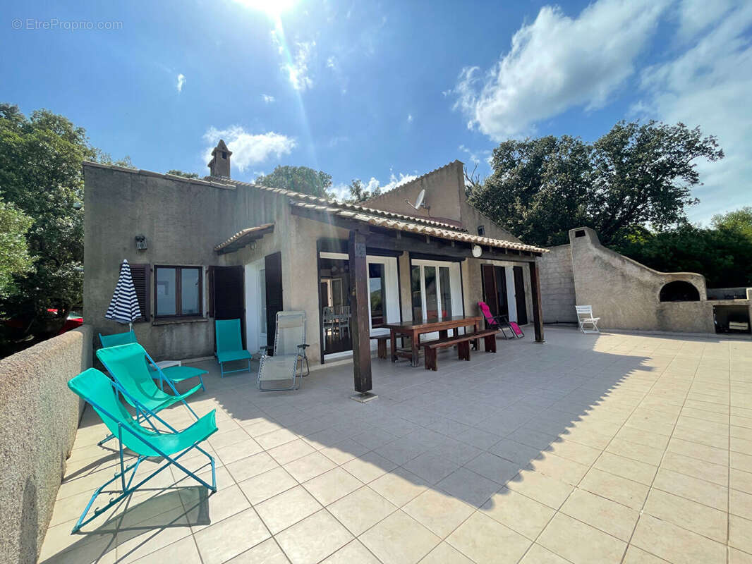 À vendre - Maison avec vue panoramique sur la mer, à proximité immédiate de la plage - photo 5