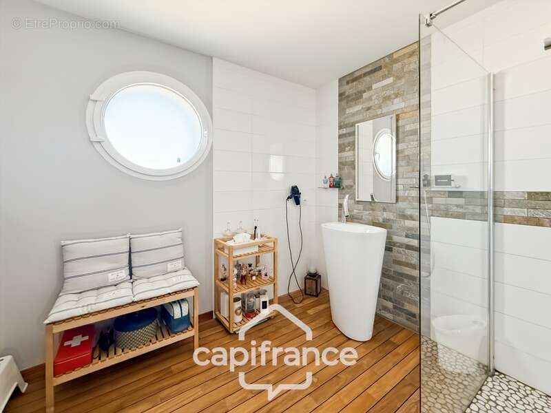 Maison contemporaine de plain-pied de 160 m² – 4 chambres – Véranda de 27 m² avec spa – Double garage – Carport – Noyal-Pontivy - photo 21