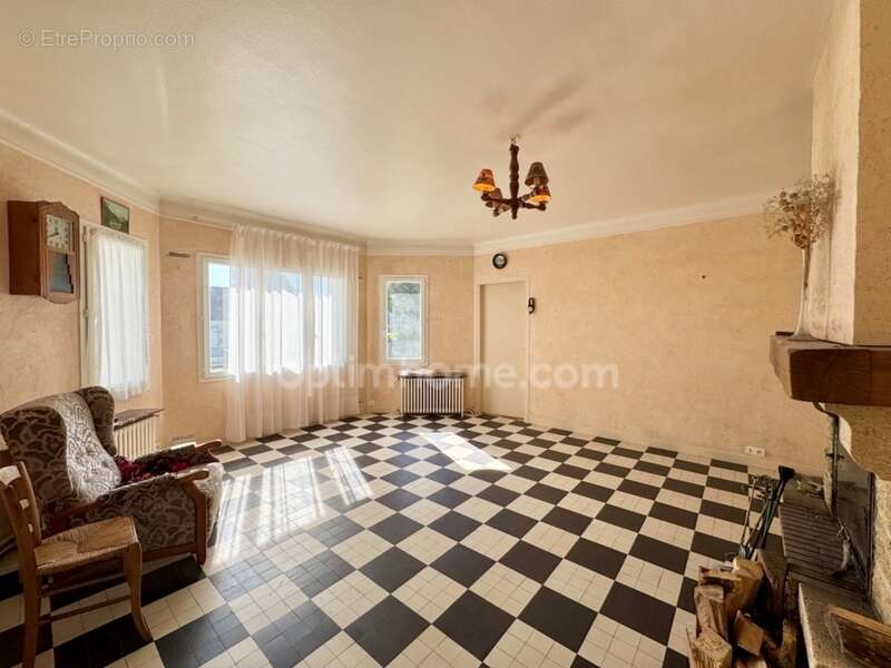 Maison à SAINT-SULPICE-LES-FEUILLES