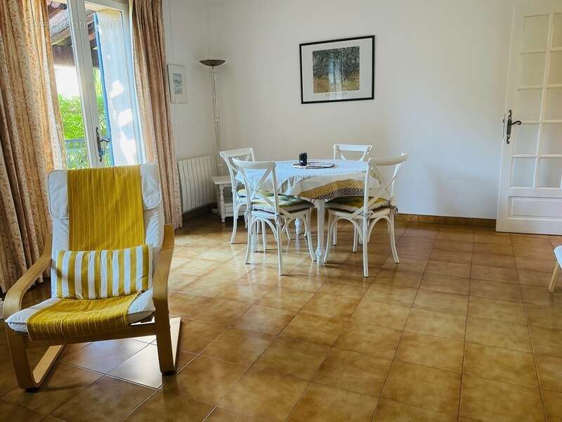 Appartement à GREOUX-LES-BAINS
