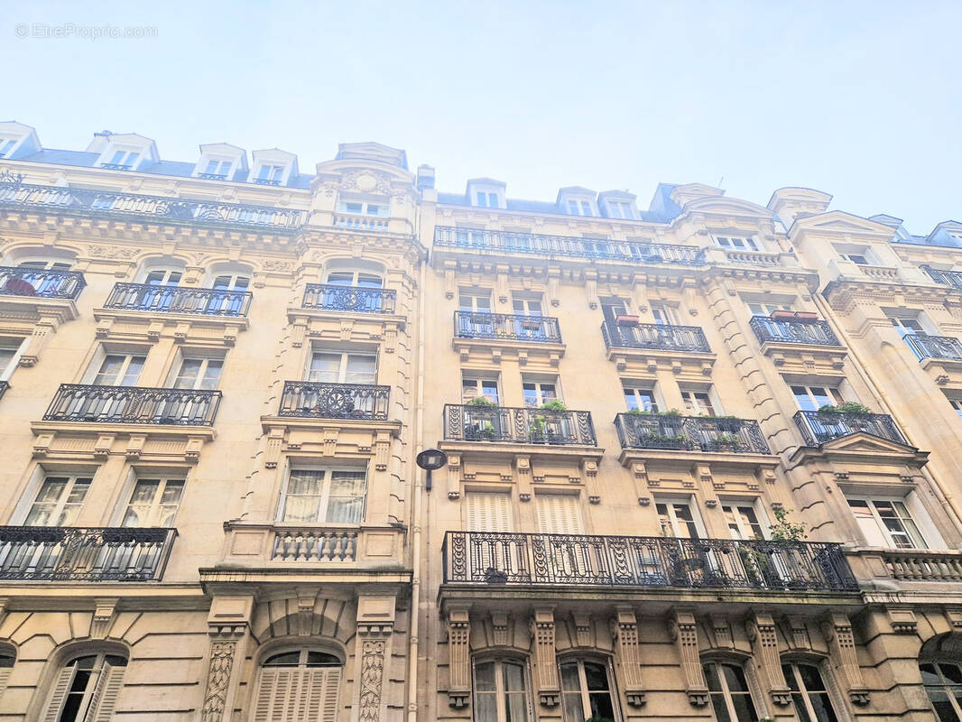 Appartement à PARIS-17E