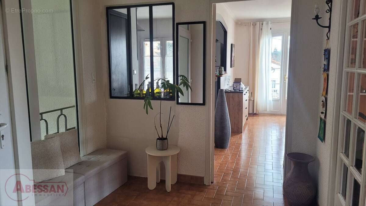 Maison à LARAGNE-MONTEGLIN