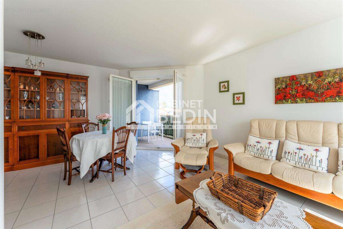 Appartement à PAREMPUYRE